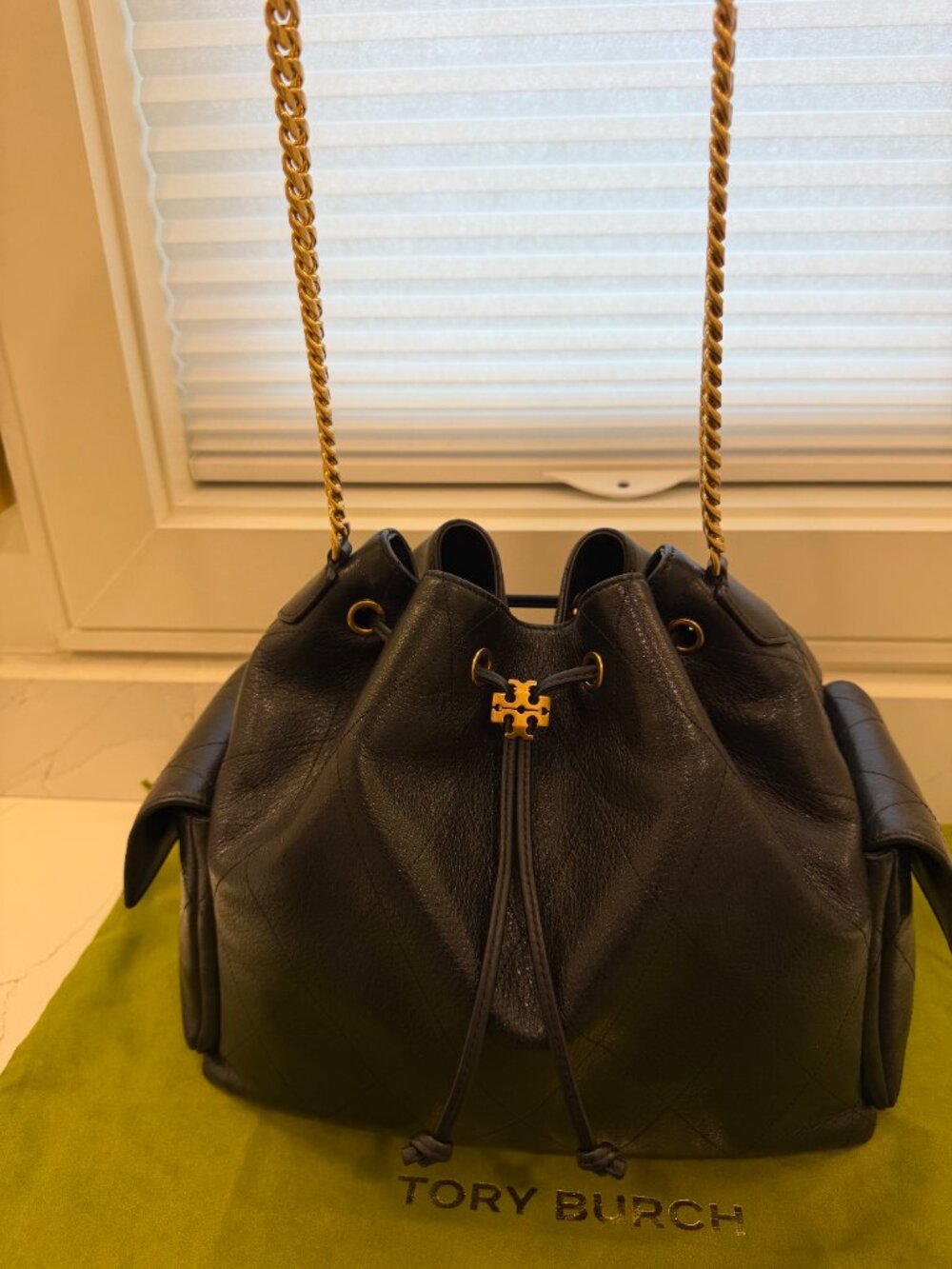 TORY BURCH LARGE CHARLIE QUILTED DRAWSTRING SHOULDER BAG, BLACK - Picture 13 of 15